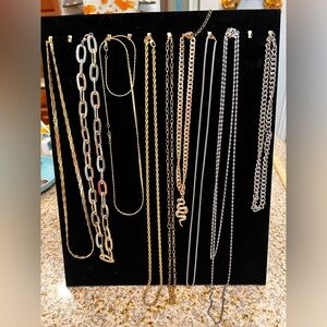 Mixed gold and silver tone chain lot